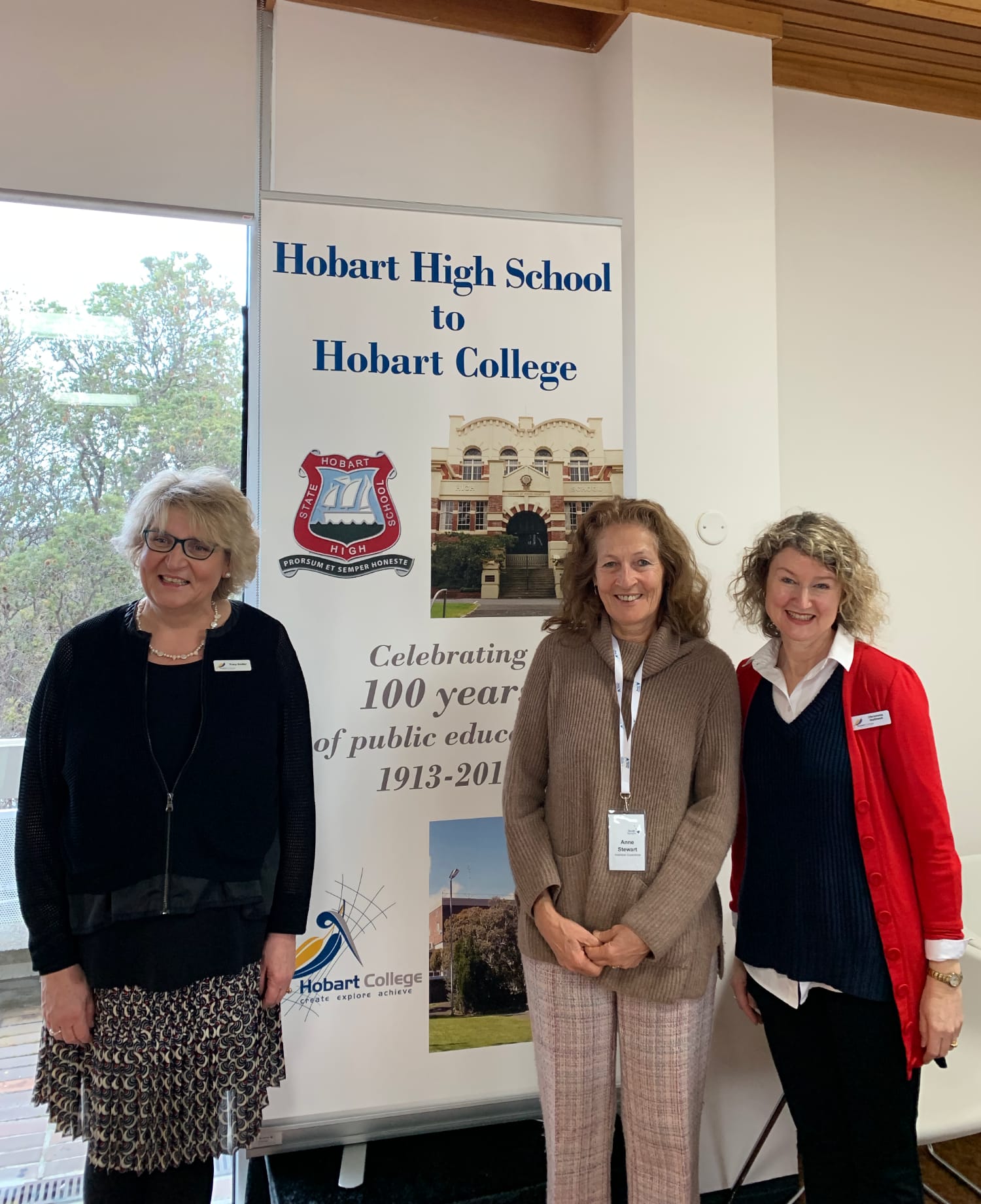 Schulbesuch Tasmanien 1 (Anne Stewart in der Mitte)