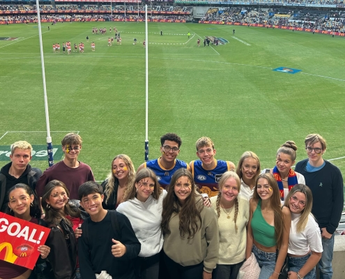 Gruppenfoto aller Internationals der Schule beim AFL-Game