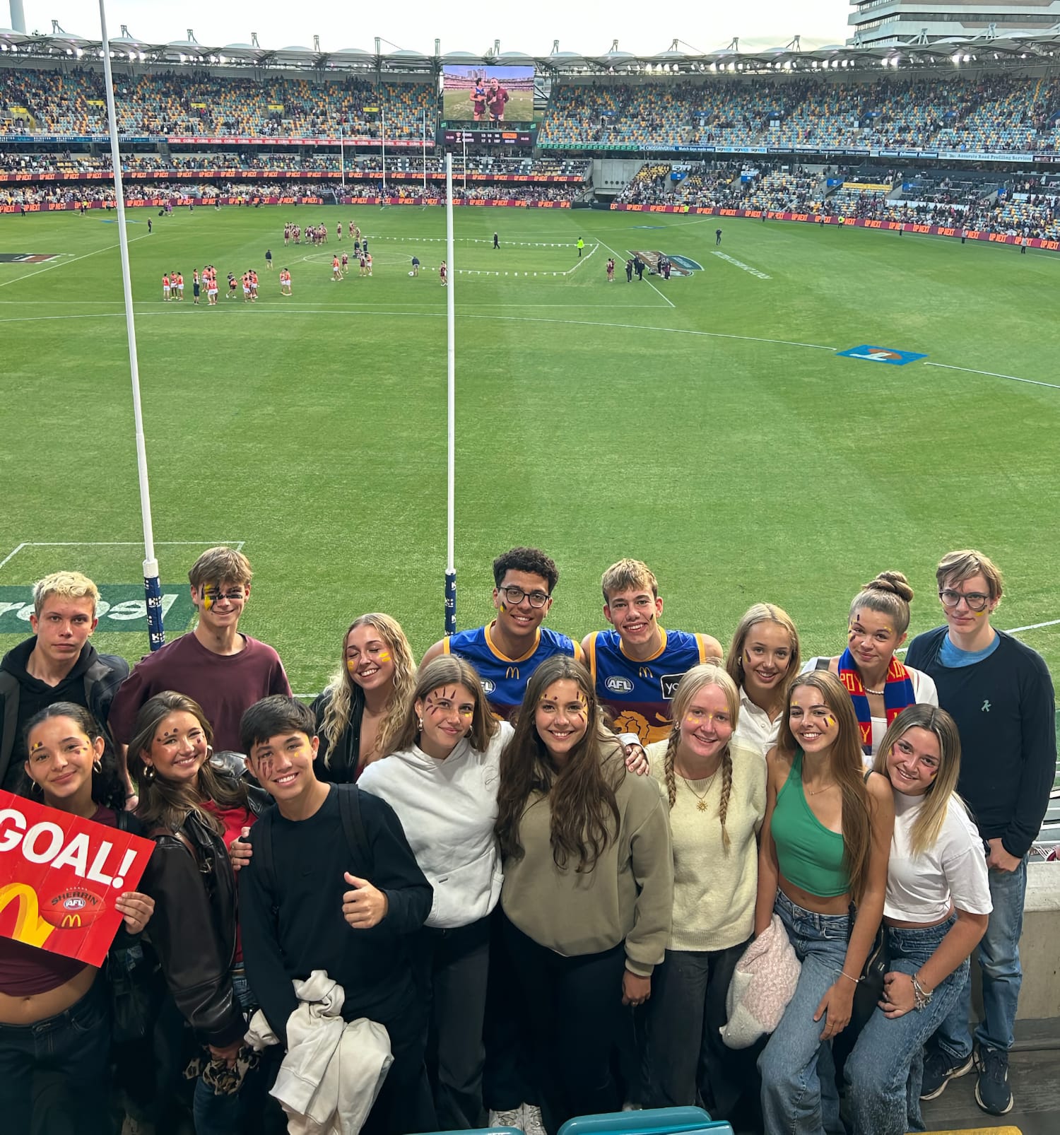 Gruppenfoto aller Internationals der Schule beim AFL-Game