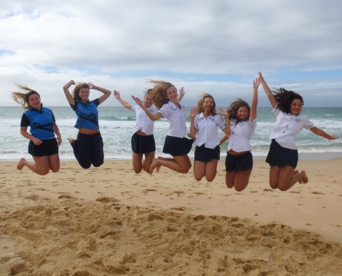 Mit den Internationals am Kawana Beach