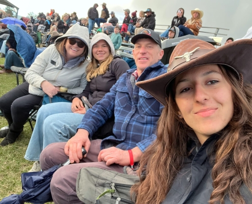 Beim Rodeo in Kilcoy mit meinen Gasteltern und Meret Beim Rodeo