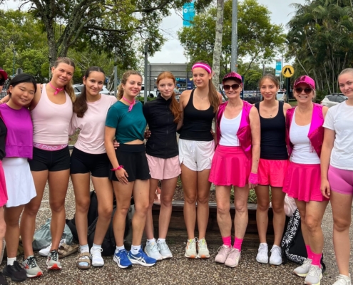 Noosa Fundraising Run - Teilnehmerinnen der Caloundra SHS inklusive der Coordinators