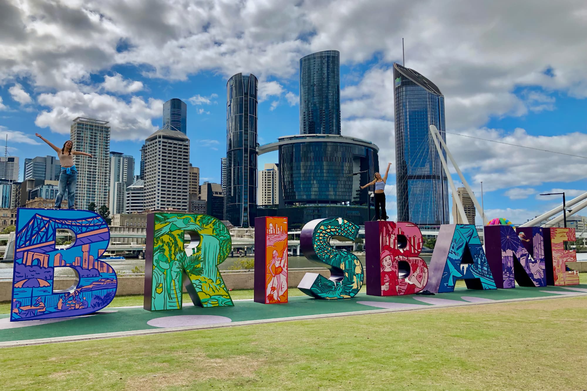 Mit meiner Gastschwester Meret auf dem Brisbane Sign, Southbank