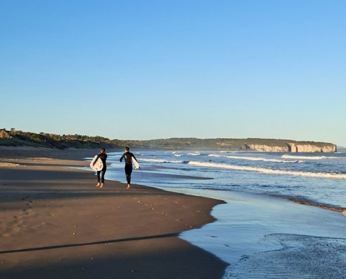 Surfer am Strand Surfer am Strand
