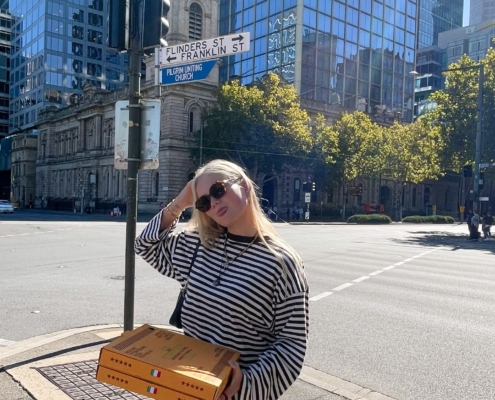 Lotta mit Pizza in Adelaide Lotta mit Pizza in Adelaide