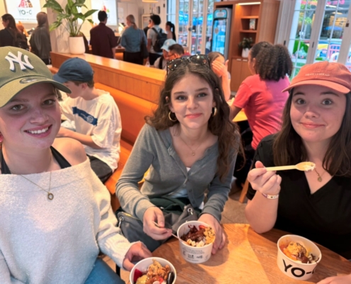 Yo-Chi essen mit Gastschwester und Freundin Yo-Chi essen mit Gastschwester und Freundin